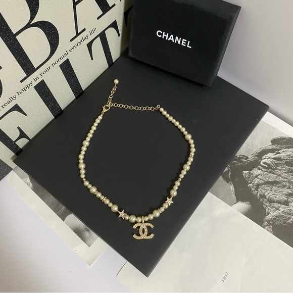 CHANEL Gold and Cream Pearl Necklace - Picture 1 of 7
